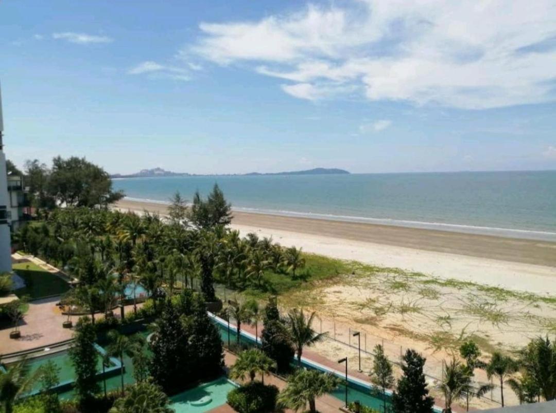 Timurbay Seafront Residence By Hardinahomes Kuantan Exterior photo